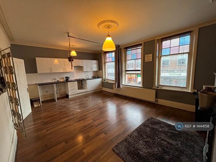 1 Bedroom Flat To Rent In Broadway Parade, London, N8