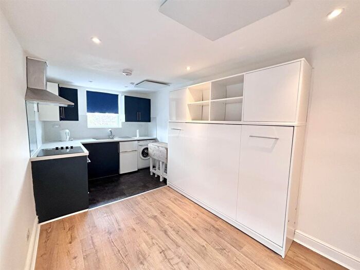 Studio To Rent In Kilburn Lane, London, W10