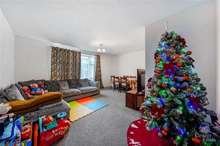 3 Bedroom End Of Terrace House For Sale In Brigadier Hill, Enfield, London, EN2