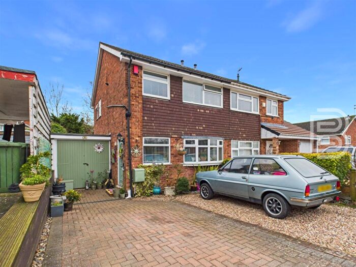 3 Bedroom Semi Detached House For Sale In Rydal Close, Brownsover, Rugby, CV21