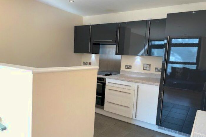 1 Bedroom Flat To Rent In Pinnacle House, Enfield, EN1