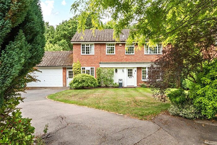 4 Bedroom Detached House For Sale In Dean Close, Pyrford, Woking, GU22