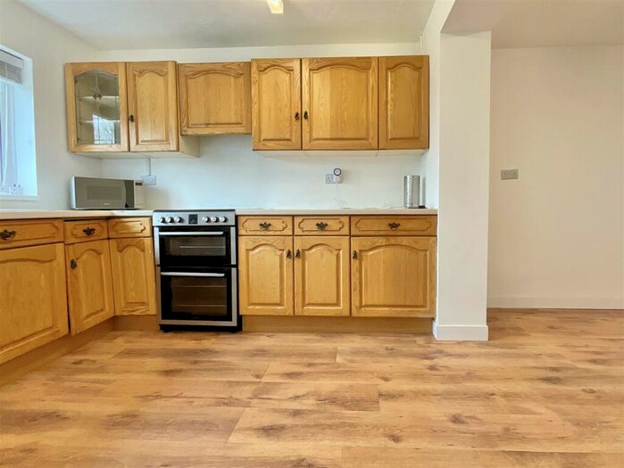 3 Bedroom Bungalow For Sale In Riverway, South Cerney, GL7