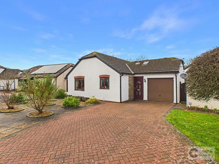 2 Bedroom Bungalow For Sale In Redstart Close, Ogwell, TQ12