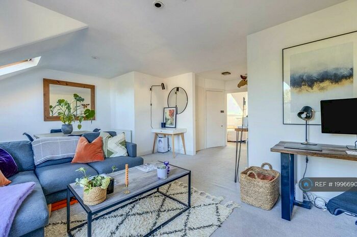 1 Bedroom Flat To Rent In Rockmount Road, London, SE19