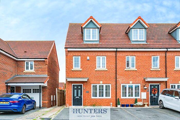 3 Bedroom Town House For Sale In Sherwood Drive, Thorpe Willoughby, Selby, YO8