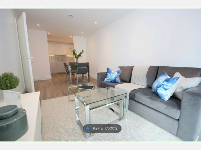 2 Bedroom Flat To Rent In Gaumont Place, London, SW2