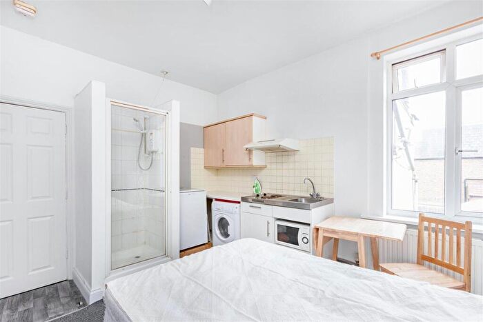 Flat To Rent In Upper Richmond Road West, East Sheen, SW14