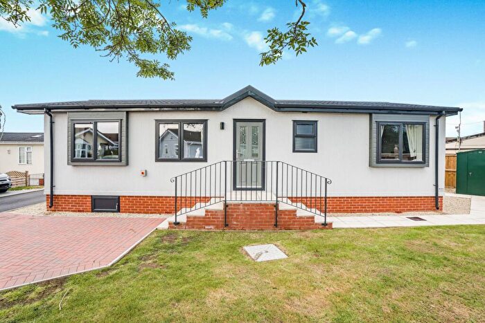 2 Bedroom Park Home For Sale In Ripple, Tewkesbury, GL20