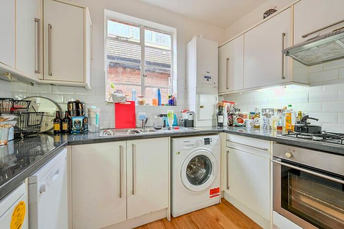 2 Bedroom Flat To Rent In Chiswick Lane, Chiswick, London, W4
