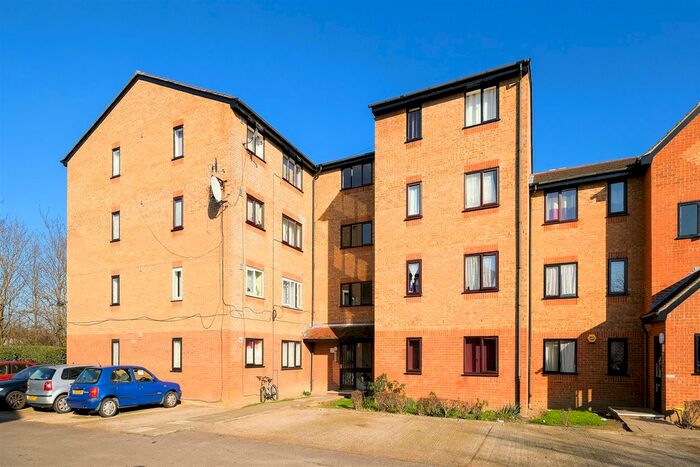 2 Bedroom Flat To Rent In Streamside Close, Edmonton, London, N9