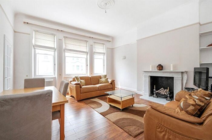 2 Bedroom Apartment For Sale In Belsize Park Gardens, London, NW3