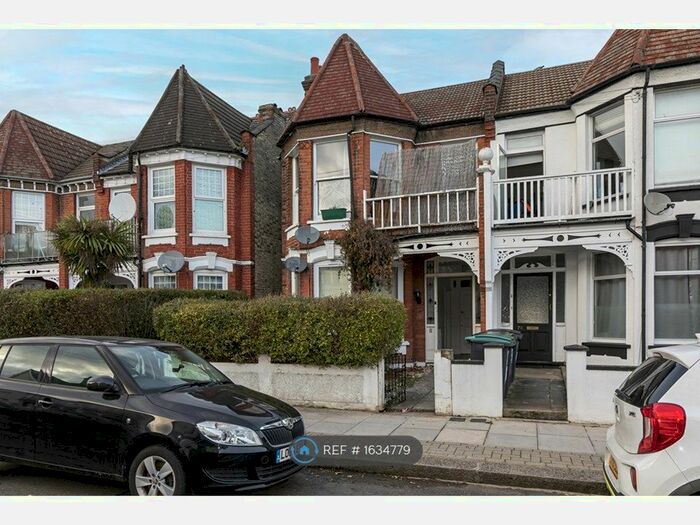 2 Bedroom Flat To Rent In Woodside Road, London, N22