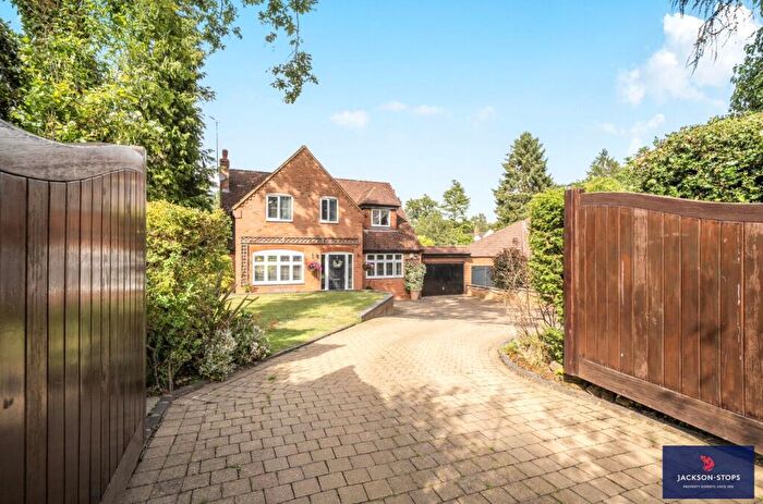 4 Bedroom Detached House For Sale In Mentone Avenue, Aspley Guise, Milton Keynes, Bedfordshire, MK17
