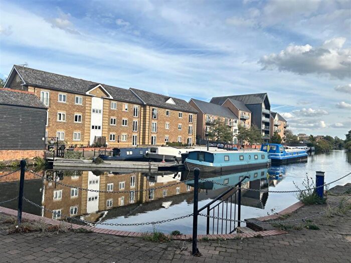 2 Bedroom Flat For Sale In Springfield Basin, Wharf Road, Chelmsford, CM2