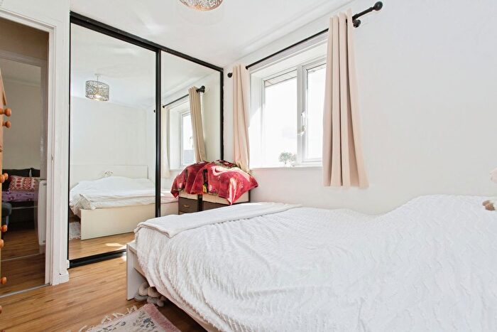2 Bedroom Flat For Sale In Corrie Road, Cambridge, Cambridgeshire, CB1
