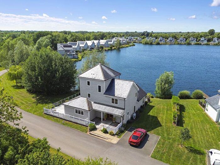 5 Bedroom Detached House For Sale In , The Super Grand Hampton, Summer Lake, GL7