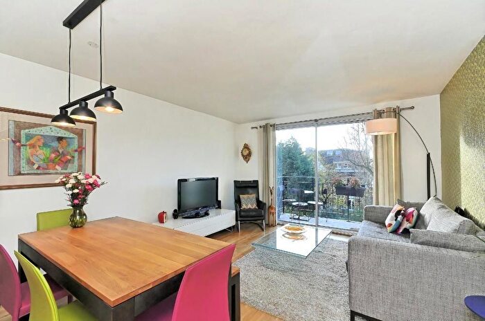 2 Bedroom Flat To Rent In Lambolle Road, Belsize Park, London, NW3