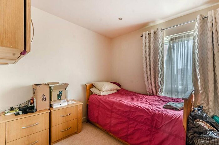 2 Bedroom Flat To Rent In Heritage Avenue, Colindale, London, NW9
