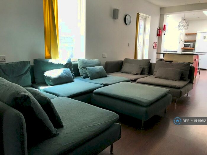 10 Bedroom Terraced House To Rent In Great Western Street, Manchester, M14