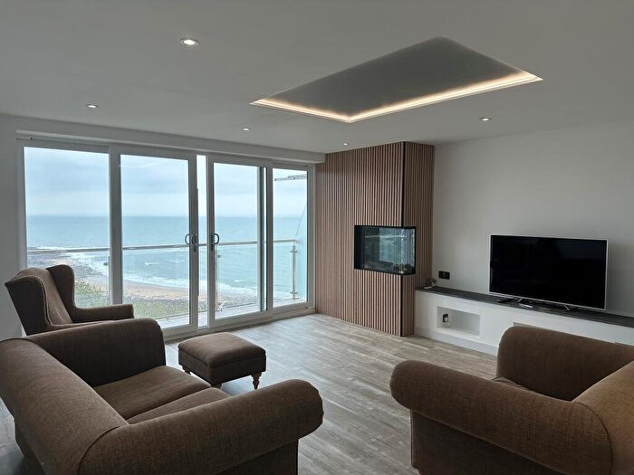 2 Bedroom Apartment To Rent In Highcliffe Court, Langland, SA3