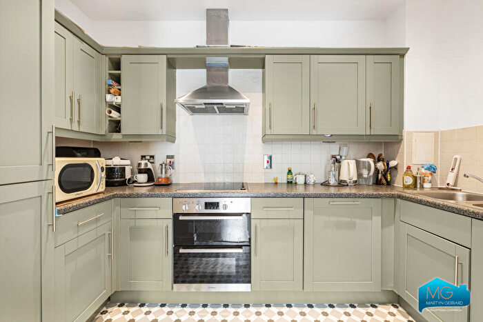 1 Bedroom Apartment To Rent In Solomons Court, High Road, Finchley, London, N12