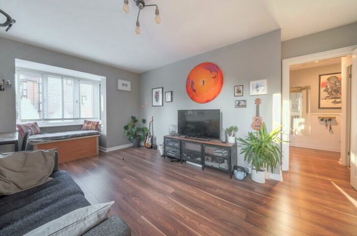 1 Bedroom Flat To Rent In Durham Avenue Bromley, BR2