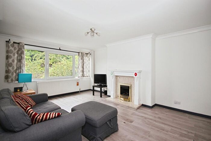 3 Bedroom End Of Terrace House For Sale In Maynard Avenue, Warwick, CV34