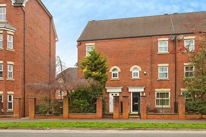 3 Bedroom End Of Terrace House For Sale In Great Park Drive, Leyland, Lancashire, PR25