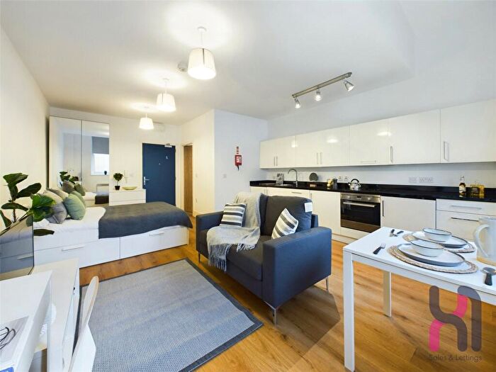 Flat To Rent In Town Hall, Bexley Square, Salford, Manchester, M3