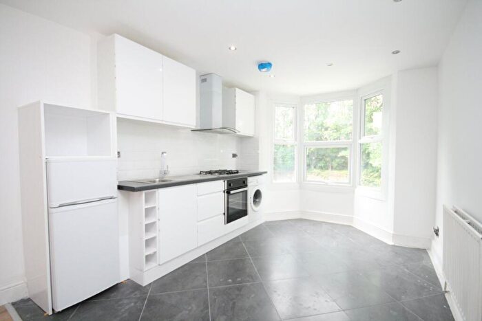 4 Bedroom Flat To Rent In Wightman Road, Manor House, N8
