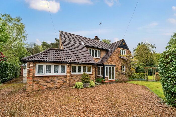 4 Bedroom Detached House For Sale In Fulmer Common Road, Iver, SL0