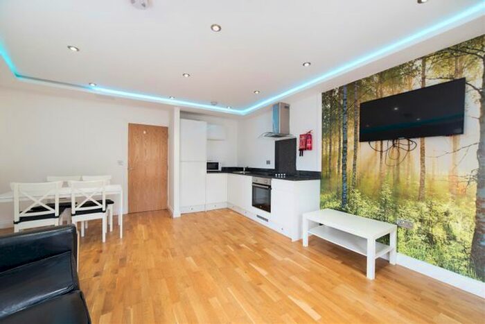 3 Bedroom Flat To Rent In Falconars House, City Centre, NE1