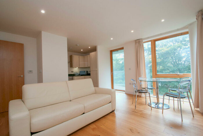 2 Bedroom Apartment To Rent In Roden Court, Hornsey Lane, Highgate, London, N6