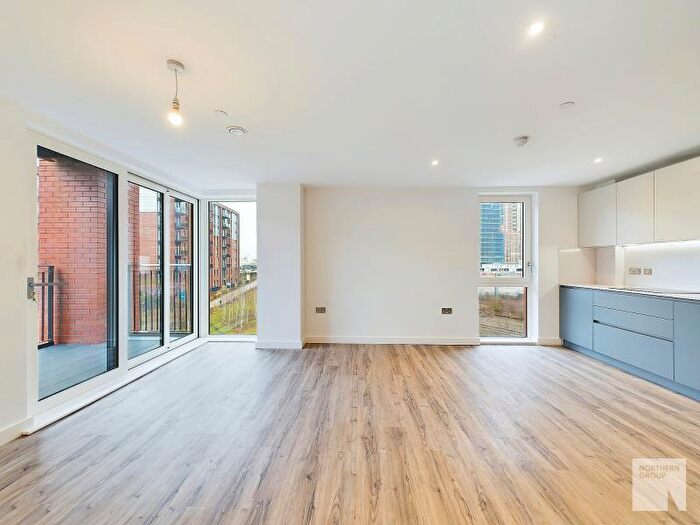 1 Bedroom Apartment To Rent In Block B :: The Railings, M5