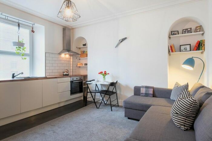 3 Bedroom Flat To Rent In Portland Street, Aberdeen, AB11