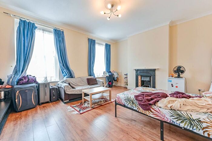 3 Bedroom Maisonette For Sale In Harrow Road, Maida Hill, London, W9