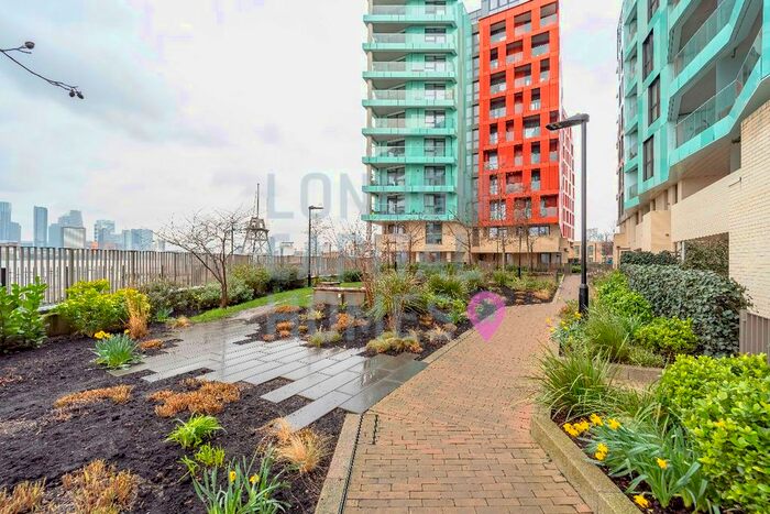 2 Bedroom Flat To Rent In Gordian Apartments, Cable Walk, London, SE10