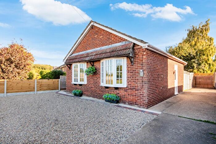 2 Bedroom Detached Bungalow For Sale In West Street, Hibaldstow, Brigg, DN20