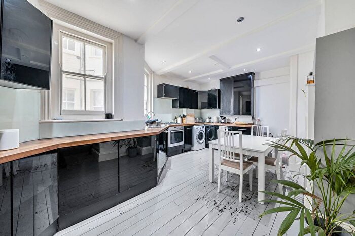 2 Bedroom Flat To Rent In Ruskin Mansions, Barons Court, London, W14