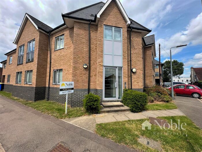 2 Bedroom Flat For Sale In Forest Court, Hemnall Street, Epping, CM16