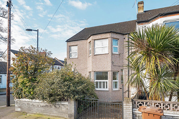 2 Bedroom Maisonette For Sale In Laleham Road, Catford, London, SE6