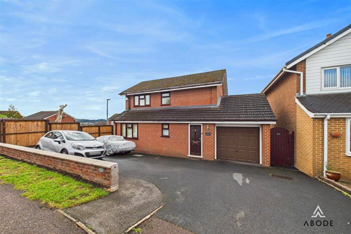 3 Bedroom Detached House For Sale In Field Lane, Burton-On-Trent, DE13