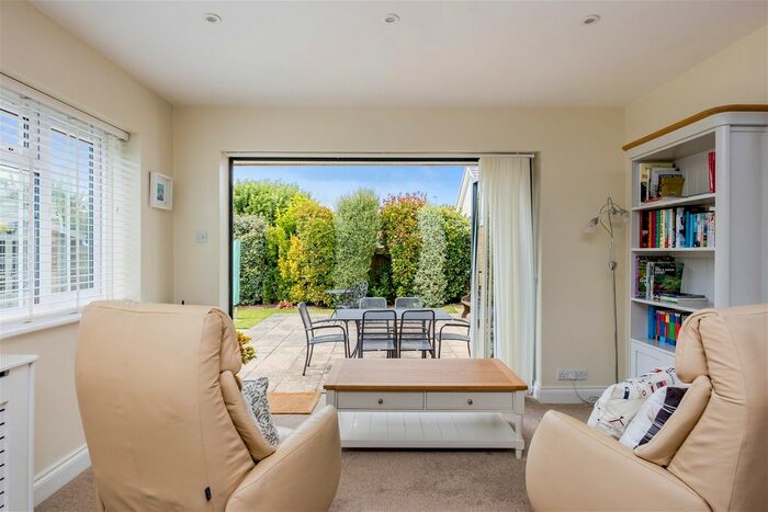 3 Bedroom Bungalow For Sale In Fernhurst Drive, Goring-By-Sea, BN12