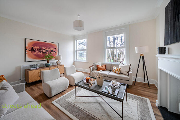 2 Bedroom Apartment For Sale In Dagnall Park, London, SE25