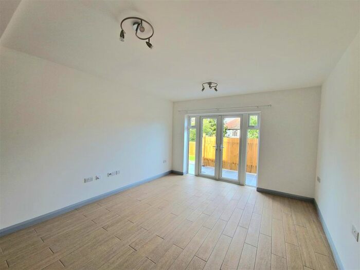 3 Bedroom Flat To Rent In Park Lane, Wembley, HA9
