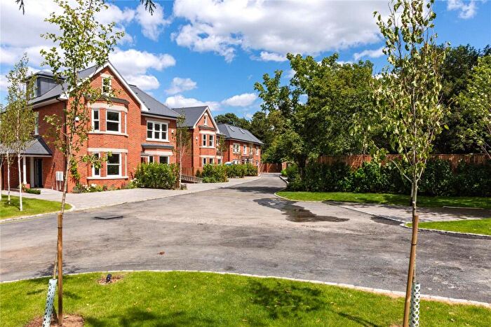 4 Bedroom Semi-Detached House For Sale In Cricket Way, Weybridge, KT13