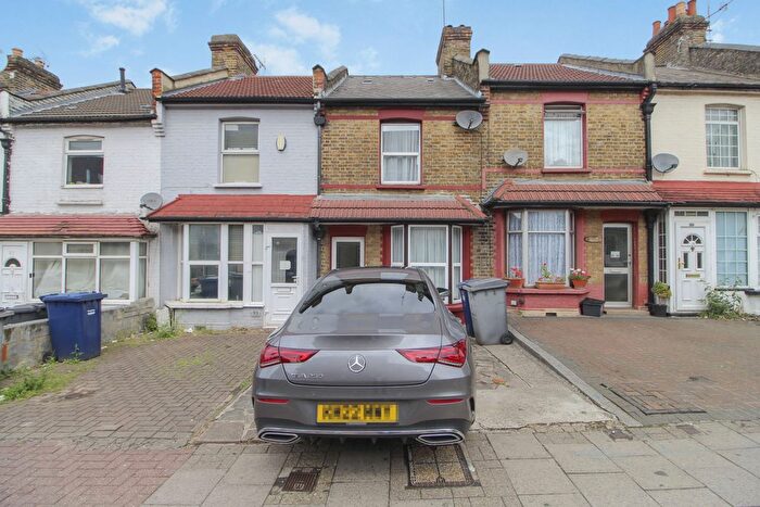3 Bedroom Terraced House To Rent In Colindale Avenue, Colindale, London, NW9