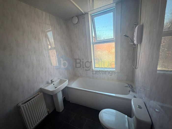 2 Bedroom House To Rent In Temple View Terrace, Leeds, LS9