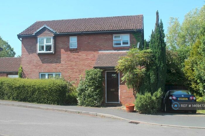 3 Bedroom Detached House To Rent In Jasons Drive, Guildford, GU4